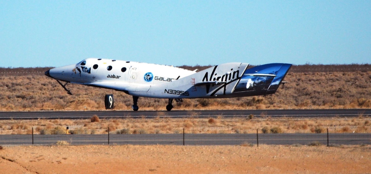Virgin Galactic's Private SpaceShipTwo Spacecraft Soars in Glide Test